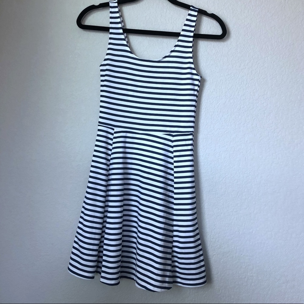 NWT/ H&M Navy blue/white Striped dress/ size 2